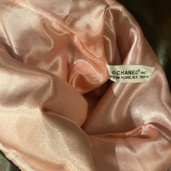 CHANEL Black Cosmetics/Make Up Bag - Picture 5 of 8